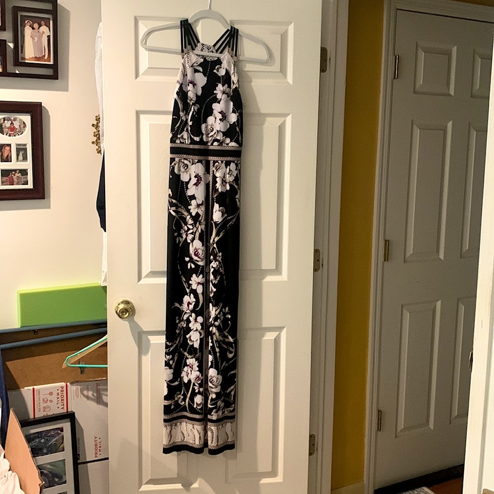 Column dress. Black, creamy white, taupe/goldish